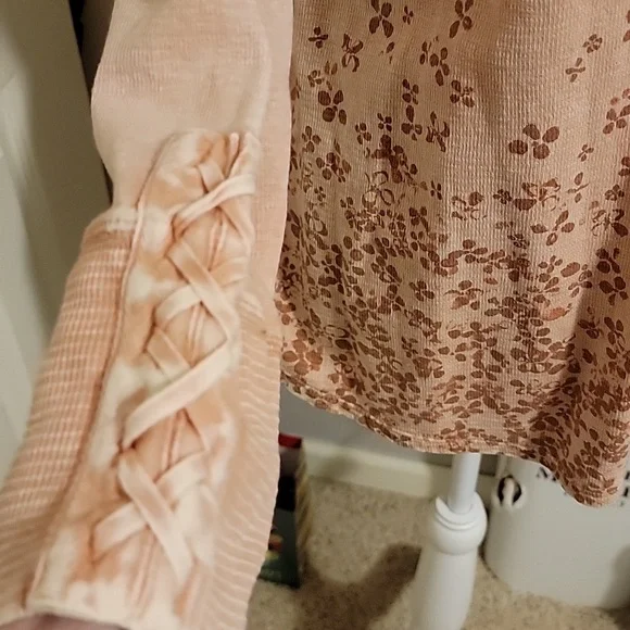 Democracy Blush Floral Blouse - Picture 2 of 5